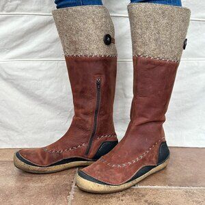 Used Cozy MERRELL Winter Boots in Size 10.5 US